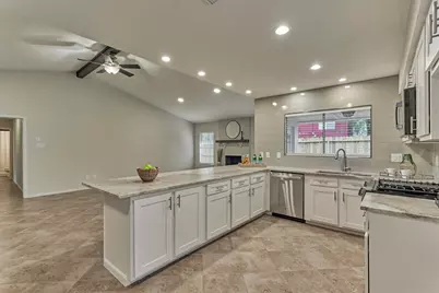 1 Fiddleleaf Court, The Woodlands, TX 77381 - Photo 13