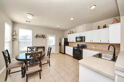 10826 Shannon Mills Lane, Houston, TX 77075 - Photo 9