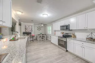 10978 Youpon St, Cleveland, TX 77328 - Photo 3