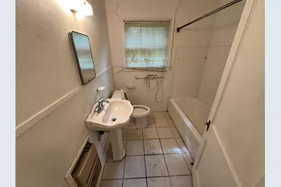 2015 Des Jardines Street, Houston, TX 77023 - Photo 23