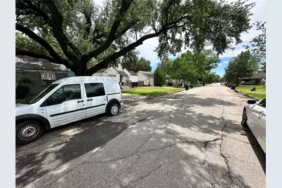 2015 Des Jardines Street, Houston, TX 77023 - Photo 11