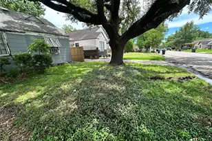 2015 Des Jardines St, Houston, TX 77023 - Photo 9