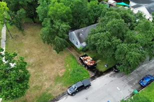 2015 Des Jardines St, Houston, TX 77023 - Photo 33