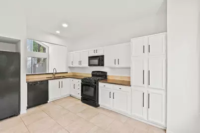 15 Breezy Point Place, The Woodlands, TX 77381 - Photo 11