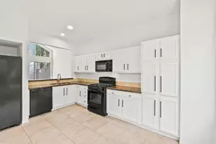 15 Breezy Point Pl, The Woodlands, TX 77381 - Photo 11