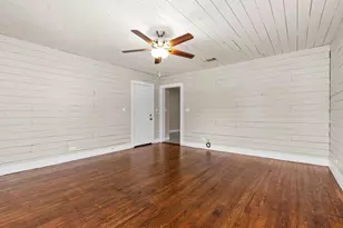 409 E Austin St, Bellville, TX 77418 - Photo 5