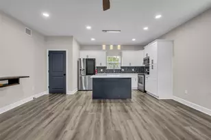 8529 Dosia St, Houston, TX 77051 - Photo 3