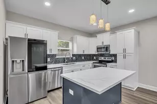 8529 Dosia St, Houston, TX 77051 - Photo 7