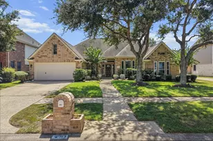 913 Elm Pointe, League City, TX 77573 - Photo 3