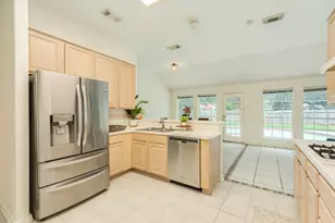105 Plum Cir, Lake Jackson, TX 77566 - Photo 7
