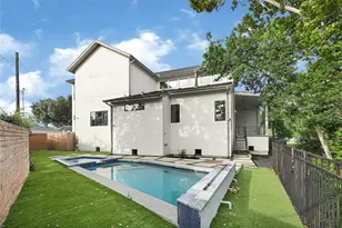 922 T C Jester Blvd, Houston, TX 77008 - Photo 7