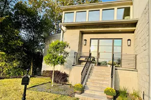 922 T C Jester Blvd, Houston, TX 77008 - Photo 3