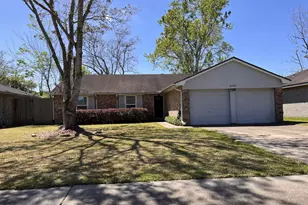 16450 Hibiscus Ln, Friendswood, TX 77546 - Photo 1