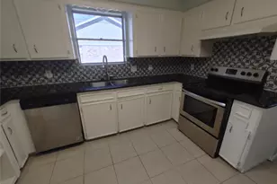 633 Mosswood Dr, Conroe, TX 77302 - Photo 5