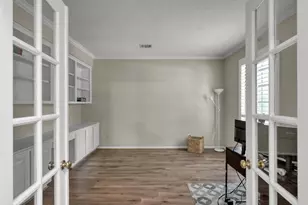 2 S Duskwood Pl, The Woodlands, TX 77381 - Photo 5