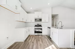 4401 W Bayou Maison Cir, Dickinson, TX 77539 - Photo 9