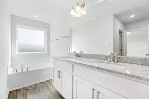 4401 W Bayou Maison Cir, Dickinson, TX 77539 - Photo 9
