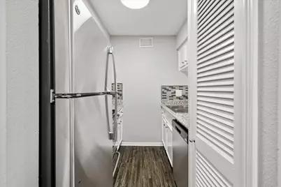 201 Emerson Street #20, Houston, TX 77006 - Photo 5