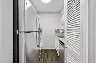 201 Emerson St, Houston, TX 77006 - Photo 5