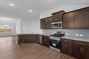 2246 W Post Oak Cir, Dayton, TX 77535 - Photo 5