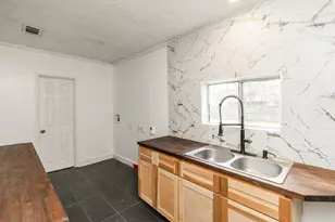 8265 McLean St, Beaumont, TX 77707 - Photo 9