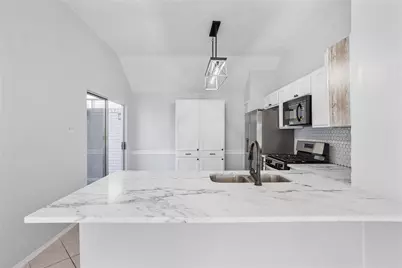 1114 Lochmoor Lane, Pearland, TX 77546 - Photo 5