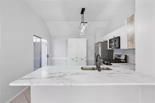 1114 Lochmoor Ln, Pearland, TX 77581 - Photo 5