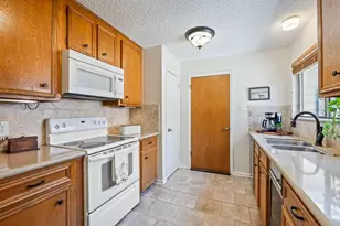 16811 Pinemoor Way, Houston, TX 77058 - Photo 5