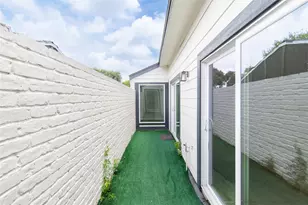 6423 Coachwood Dr, Houston, TX 77035 - Photo 33