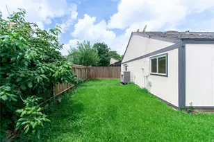 6423 Coachwood Dr, Houston, TX 77035 - Photo 37