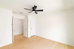 6423 Coachwood Dr, Houston, TX 77035 - Photo 17