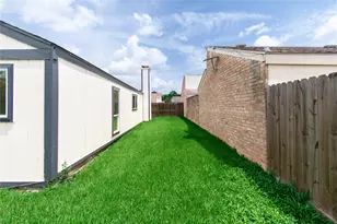 6423 Coachwood Dr, Houston, TX 77035 - Photo 37