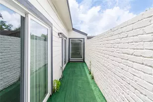 6423 Coachwood Dr, Houston, TX 77035 - Photo 31
