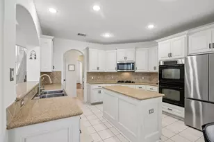 14 Guinevere Pl, The Woodlands, TX 77384 - Photo 9