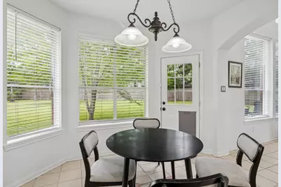 14 Guinevere Place, The Woodlands, TX 77384 - Photo 11