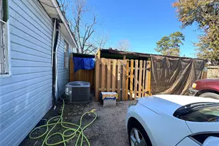 9105 Exeter St, Houston, TX 77093 - Photo 13