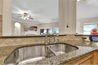 13610 Popes Creek Lane, Houston, TX 77044 - Photo 9