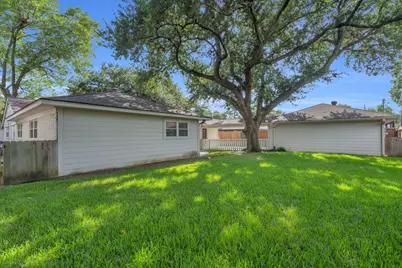 11418 Valley Stream Drive, Houston, TX 77043 - Photo 35