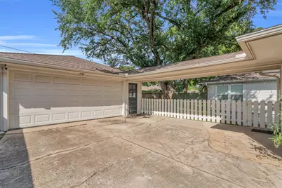 11418 Valley Stream Drive, Houston, TX 77043 - Photo 3