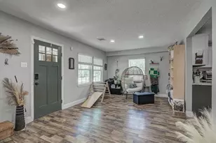 302 E Kay St, Dayton, TX 77535 - Photo 9