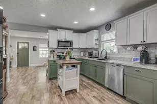 302 E Kay St, Dayton, TX 77535 - Photo 15