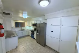 2210 Dorrington St, Houston, TX 77030 - Photo 9