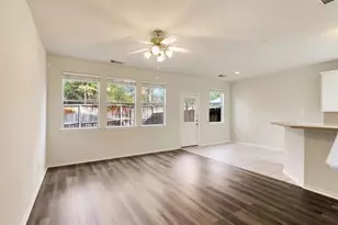 2 Peach Ridge Pl, The Woodlands, TX 77382 - Photo 3