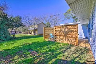 811 W Schubert Street, Fredericksburg, TX 78624 - Photo 3