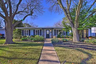 811 W Schubert St, Fredericksburg, TX 78624 - Photo 1