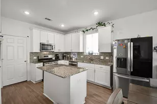 7327 Madison Cmns Ln, Houston, TX 77075 - Photo 11