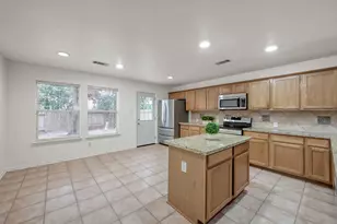 147 W Misty Dawn Dr, Conroe, TX 77385 - Photo 9