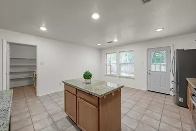 147 W Misty Dawn Drive, The Woodlands, TX 77385 - Photo 13