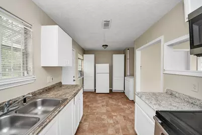 5018 Northridge Drive, Houston, TX 77033 - Photo 15