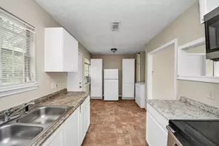 5018 Northridge Dr, Houston, TX 77033 - Photo 15